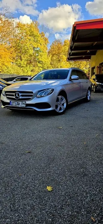 Mercedes-Benz E 220 D
