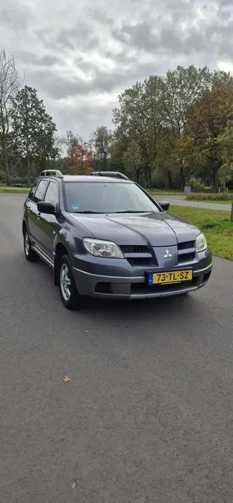 Mitsubishi Outlander 2006 photo 2