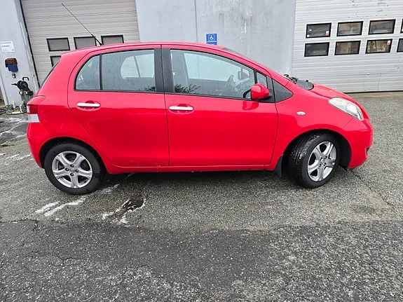 Toyota Yaris 2010 photo 3
