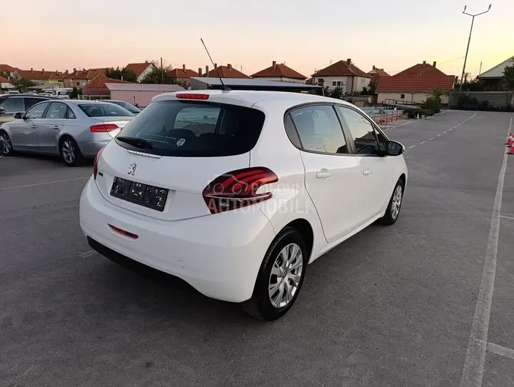 Peugeot 208 2019 photo 5