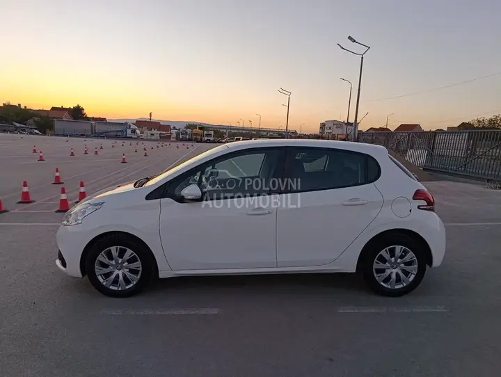Peugeot 208 2019 photo 2