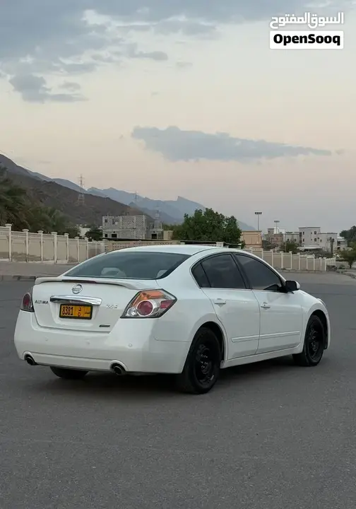 Nissan Altima 2011 photo 2