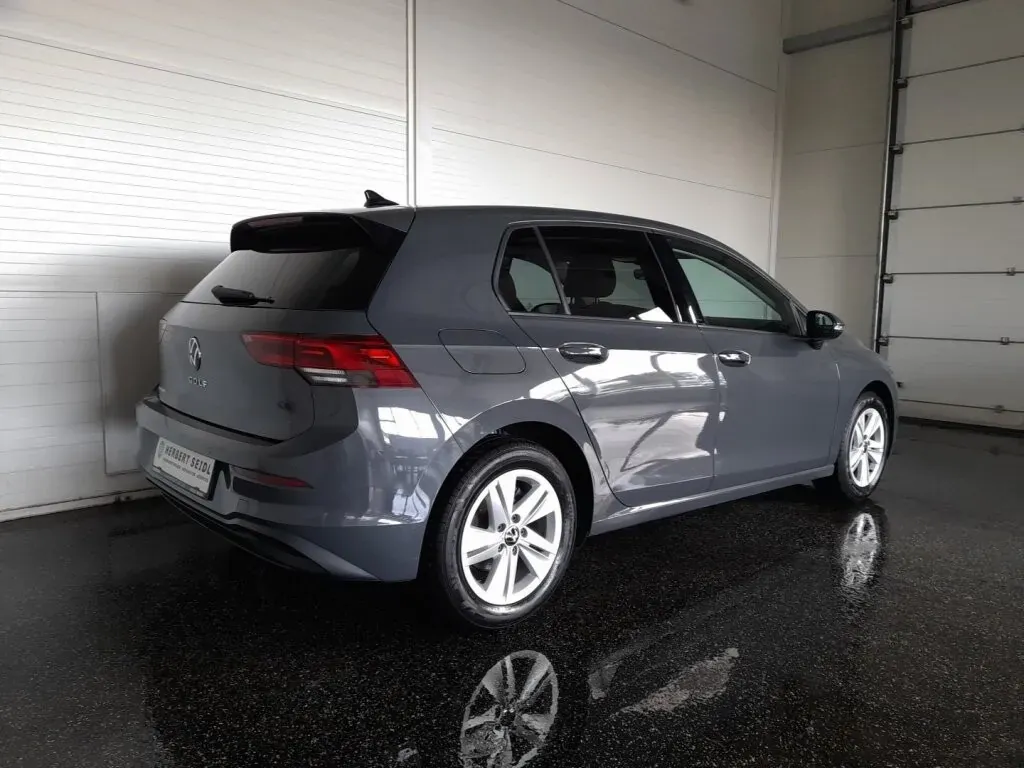 Volkswagen Golf 2023 photo 2