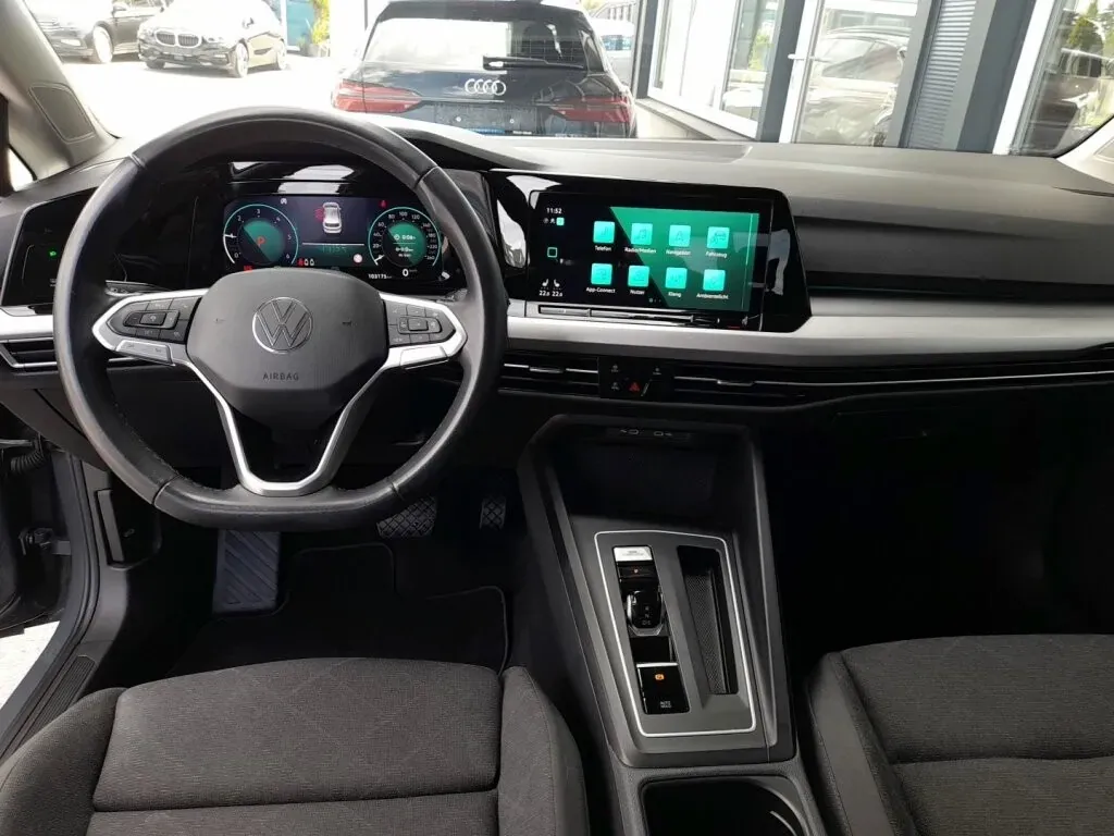 Volkswagen Golf 2023 photo 3