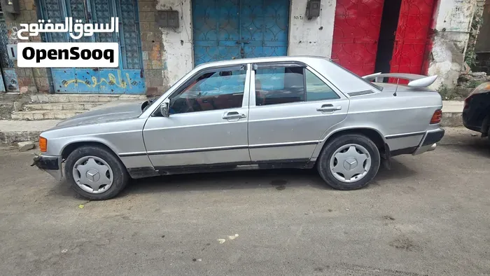 Mercedes-Benz E-Class 1988 photo 3