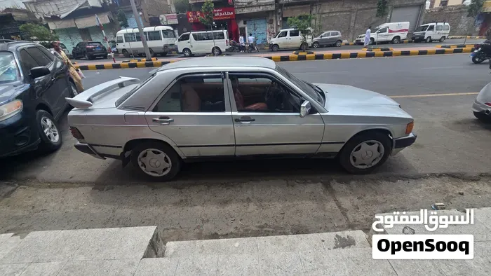 Mercedes-Benz E-Class 1988 photo 4