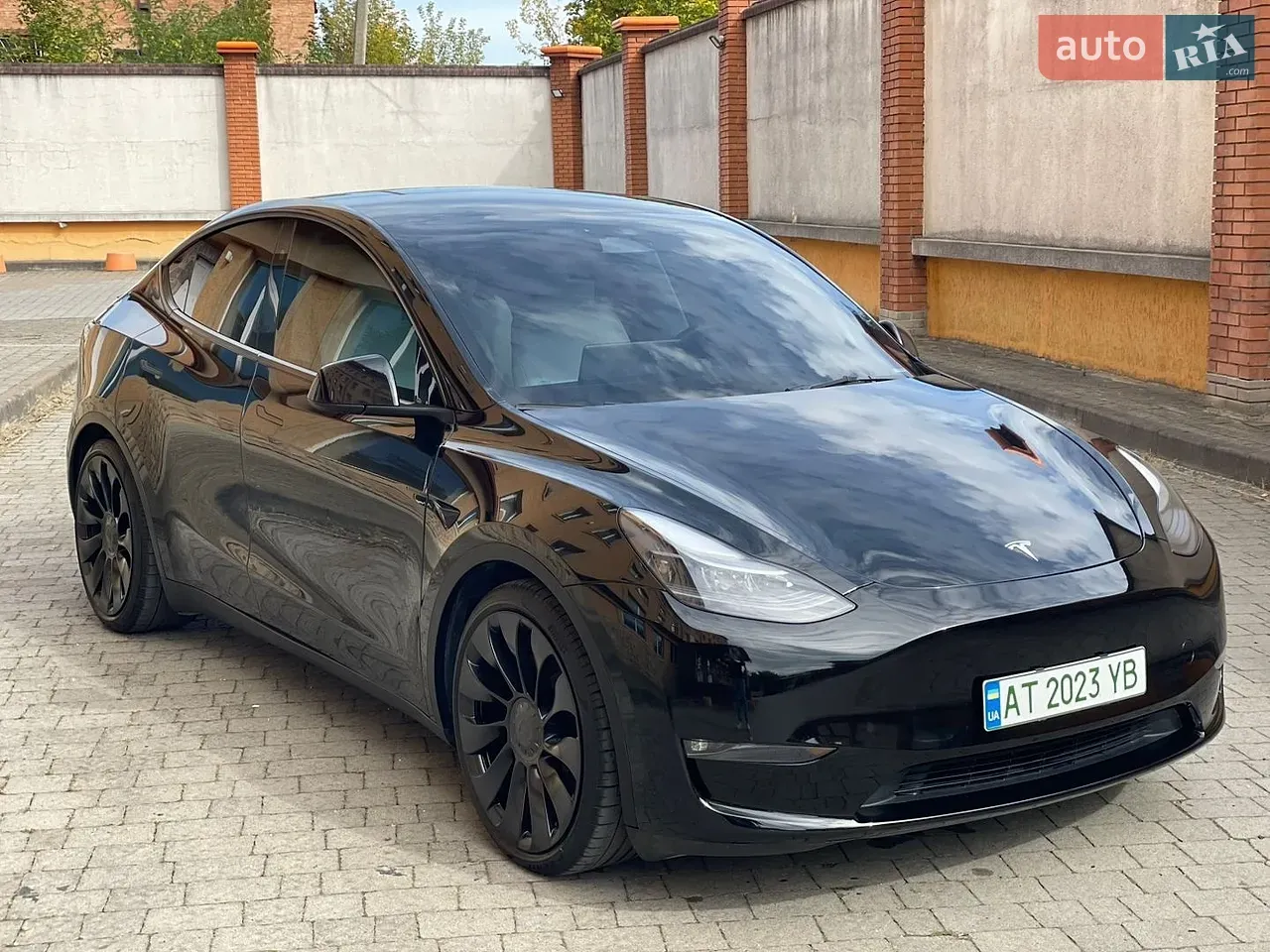 Tesla Model Y 2023 photo 2