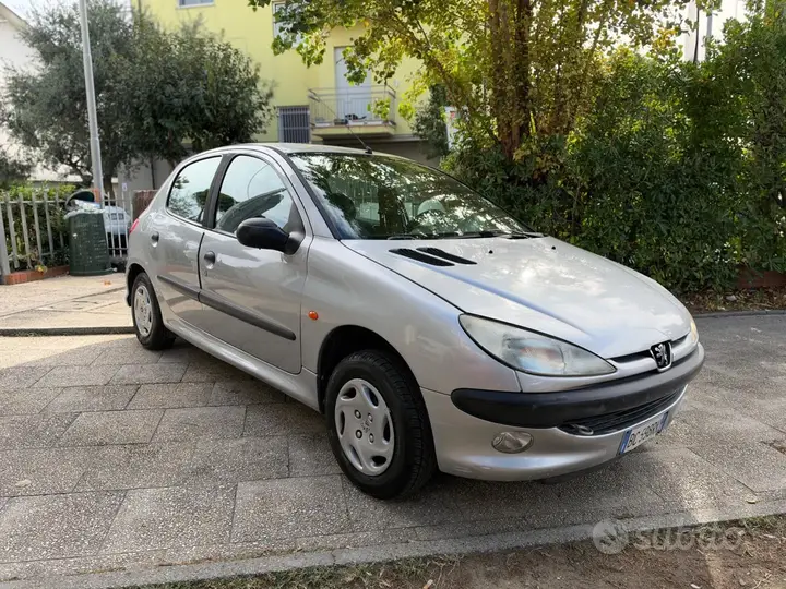 Peugeot 206 1999 photo 2