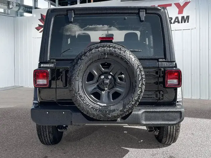 Jeep Wrangler 2026 photo 4