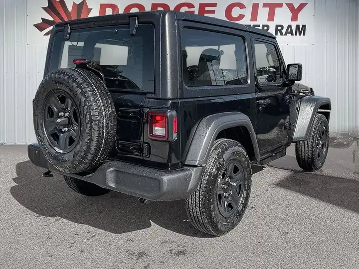 Jeep Wrangler 2026 photo 5