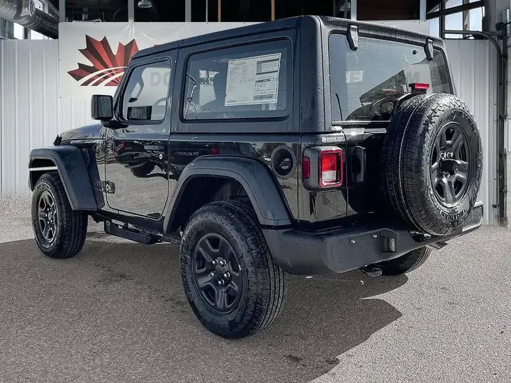 Jeep Wrangler 2026 photo 2