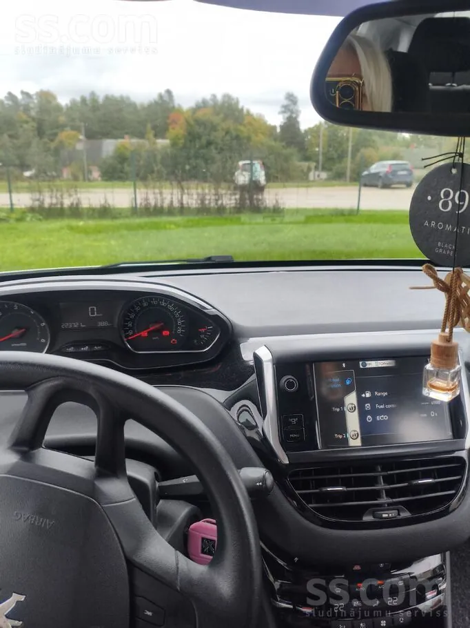 Peugeot 208 2013 photo 5
