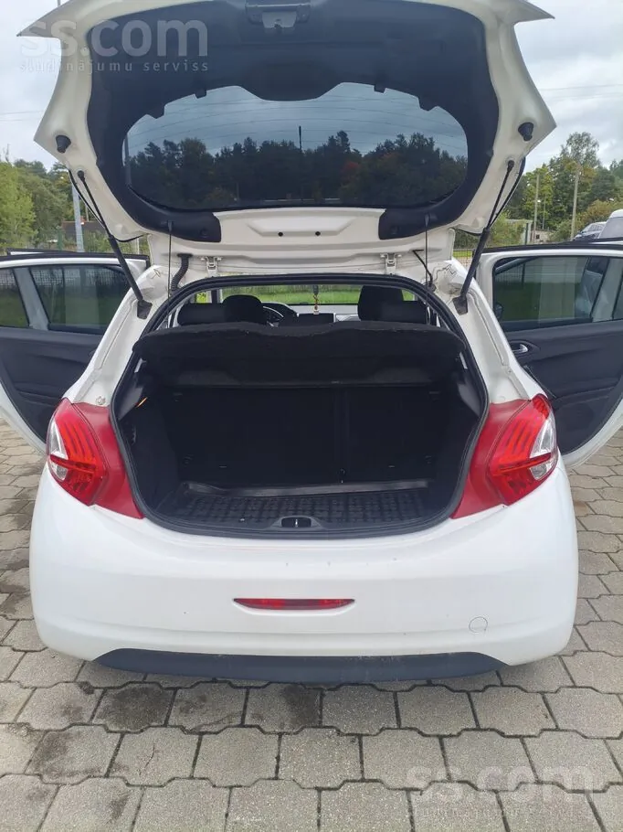Peugeot 208 2013 photo 3