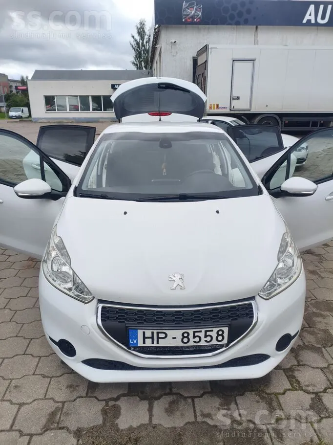 Peugeot 208
