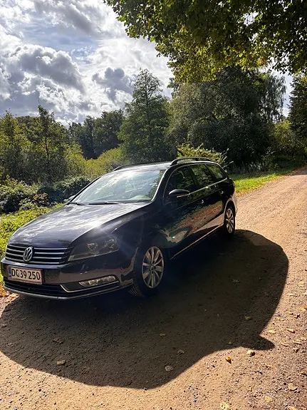 Volkswagen Passat 2011 photo 2