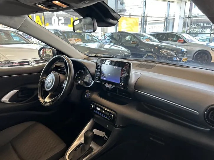 Toyota Yaris 2021 photo 2