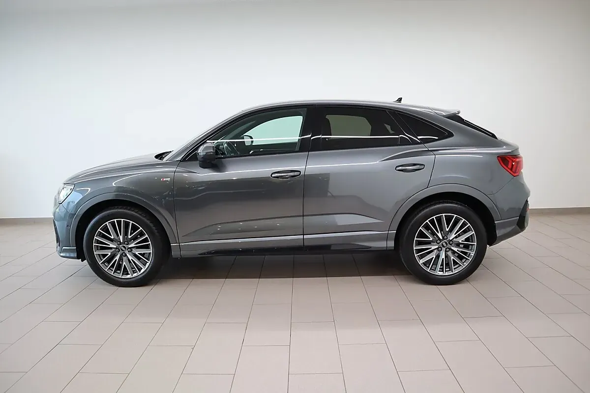 Audi Q3 2022 photo 3
