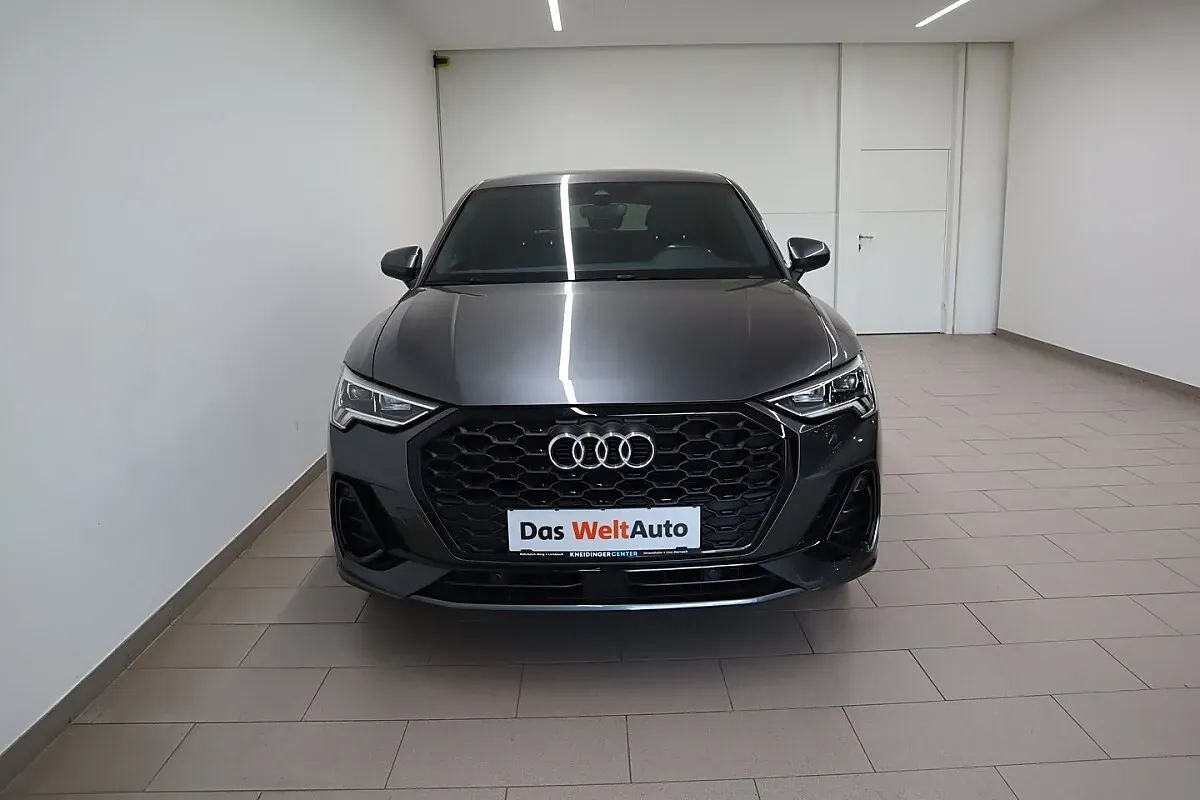 Audi Q3 2022 photo 2