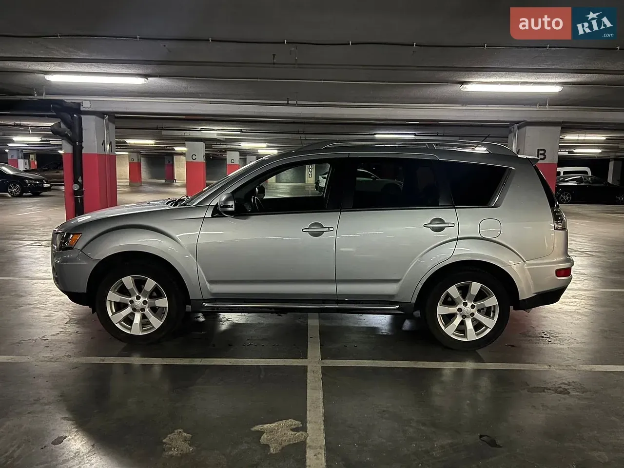 Mitsubishi Outlander 2010 photo 2