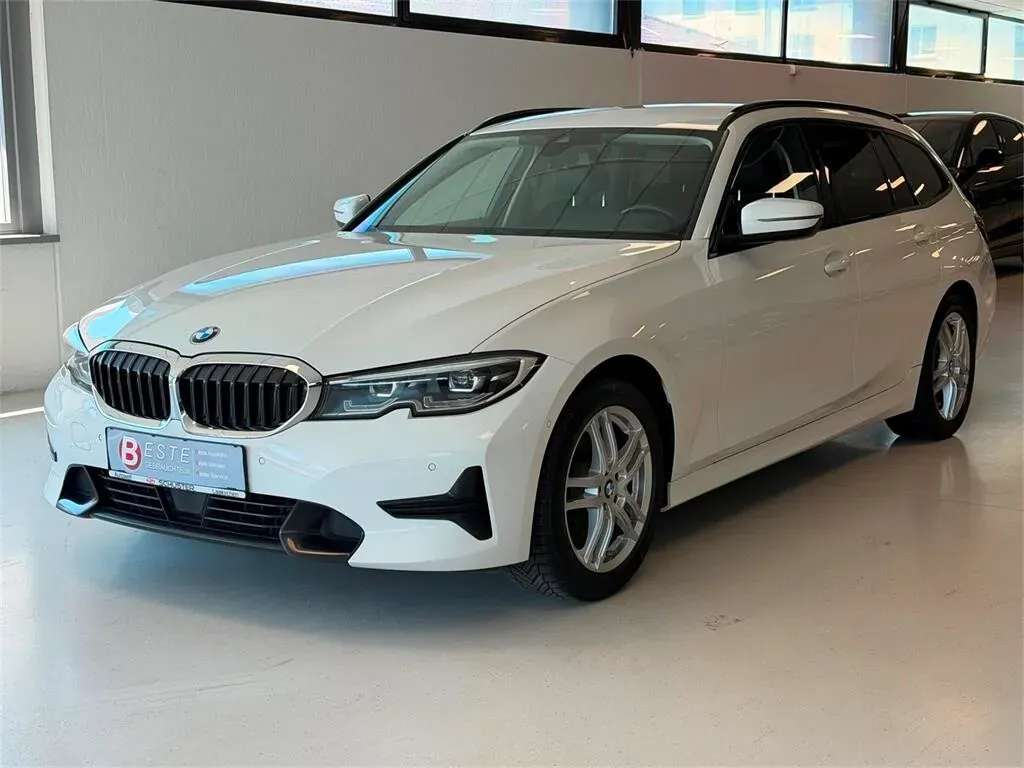 BMW 3 Series 2022 photo 3