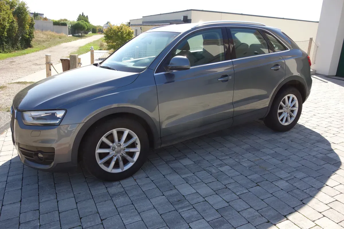 Audi Q3 2012 photo 2