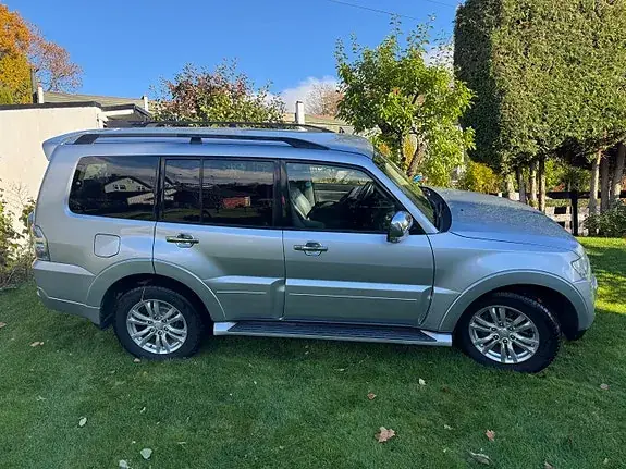 Mitsubishi Pajero 2014 photo 2