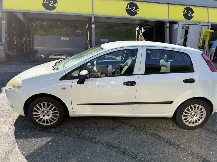 Fiat Grande Punto 2009 photo 4