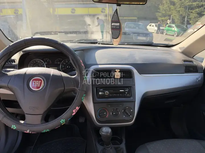 Fiat Grande Punto 2009 photo 3