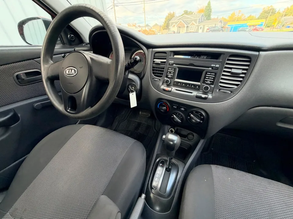 Kia Rio 2010 photo 4