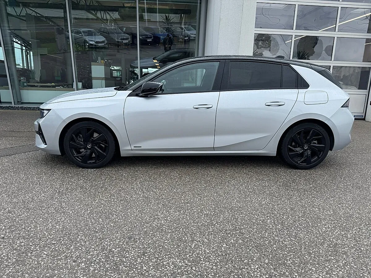 Opel Astra 2023 photo 3