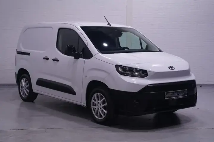 Toyota Proace City 2024 photo 2