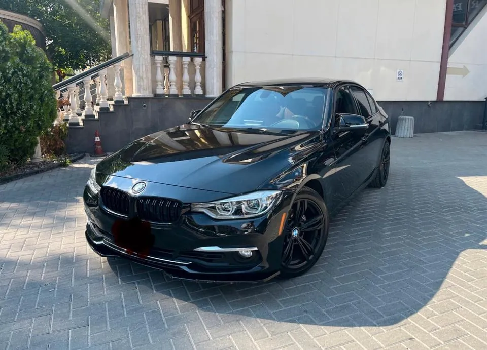 BMW F30