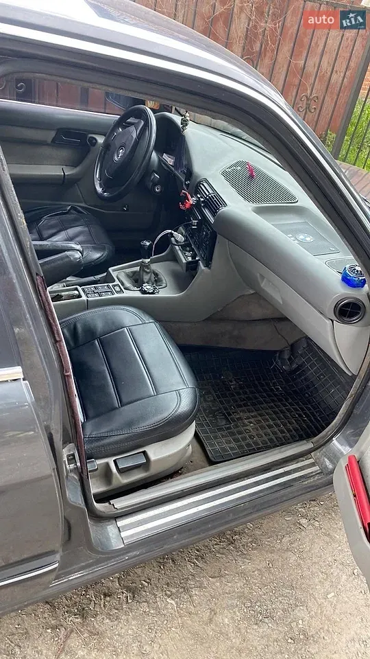 BMW 5 Series 1992 photo 2