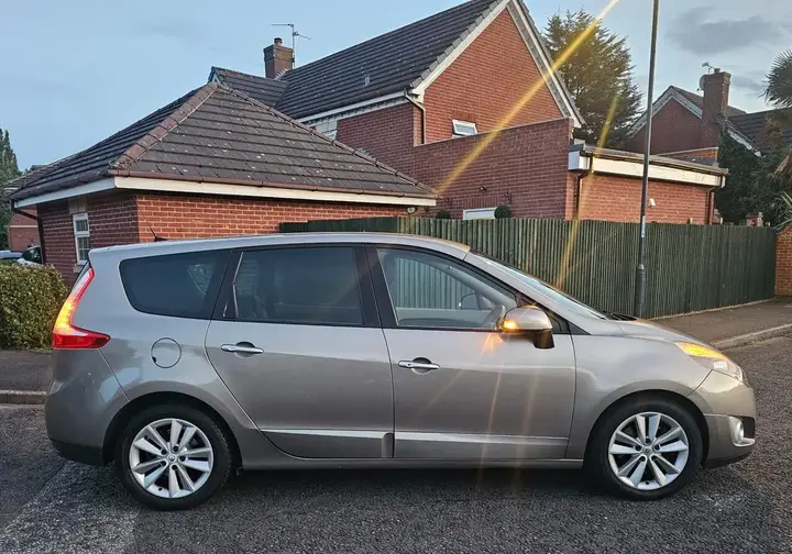 Renault Grand Scenic 2010 photo 4