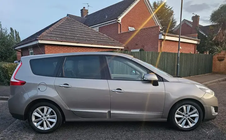 Renault Grand Scenic 2010 photo 5