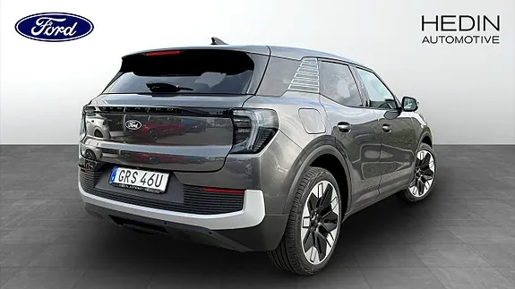 Ford Explorer 2026 photo 2
