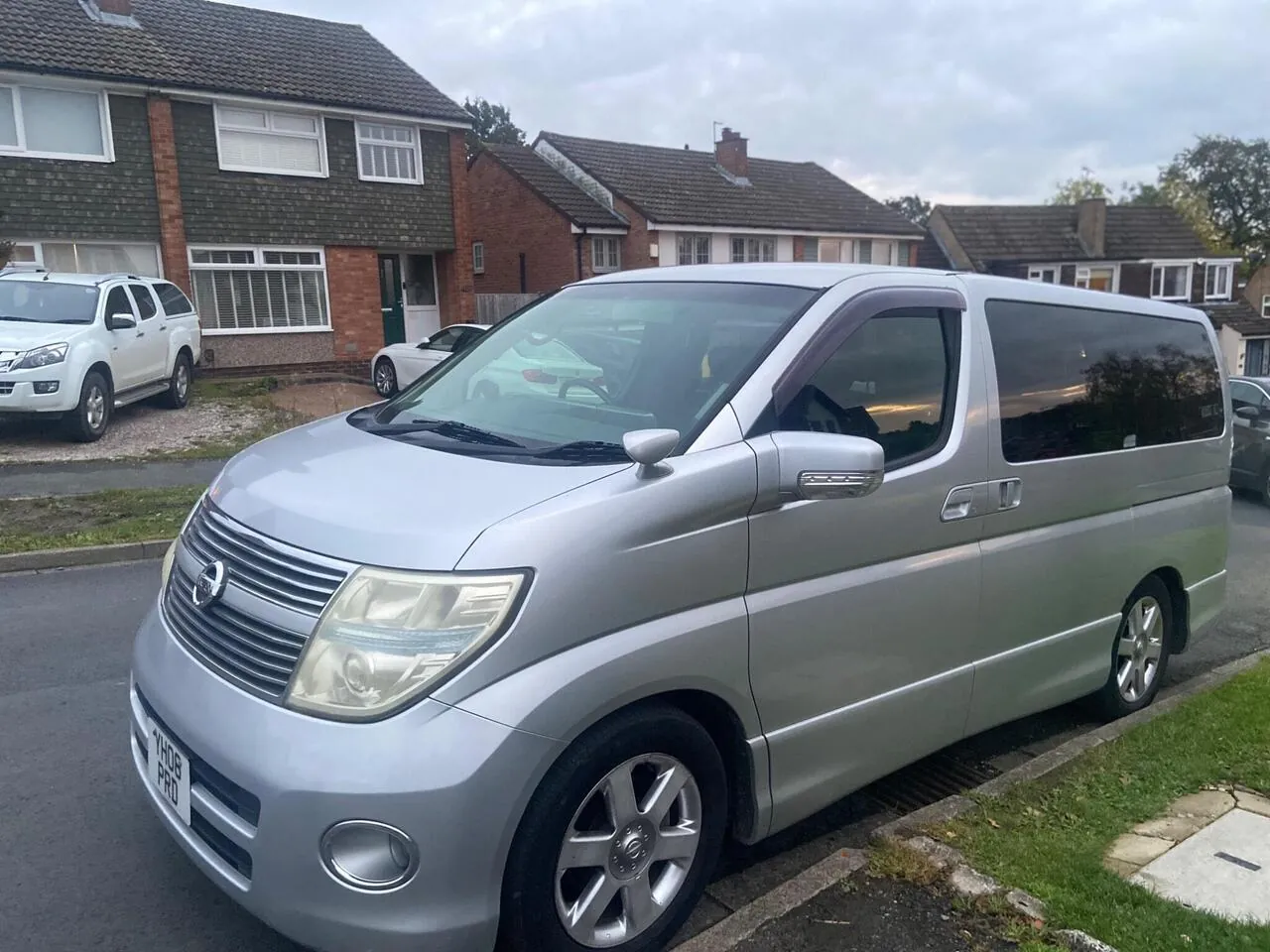 Nissan Elgrand 2008 photo 2