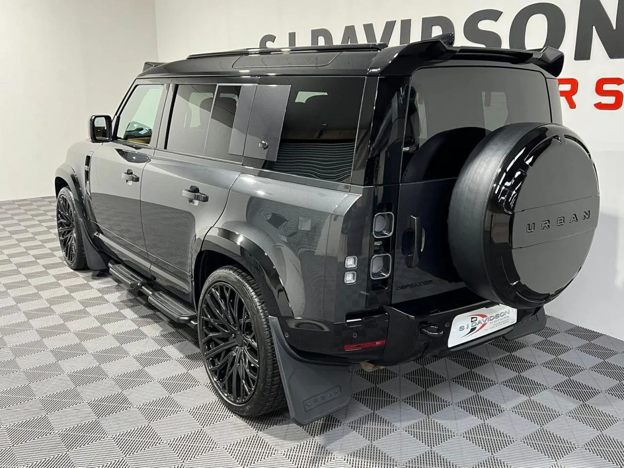 Land Rover Defender 2023 photo 3