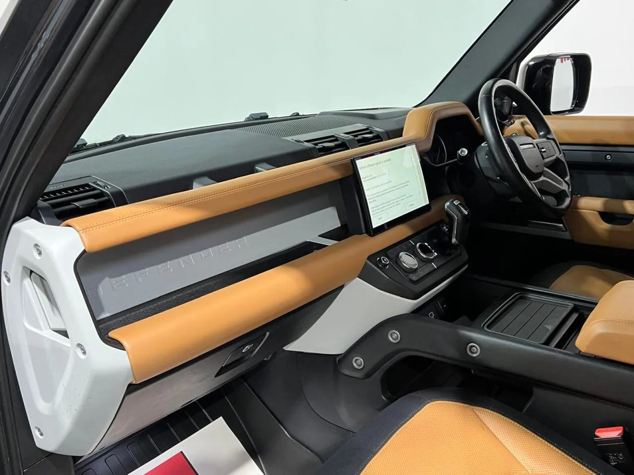 Land Rover Defender 2023 photo 4