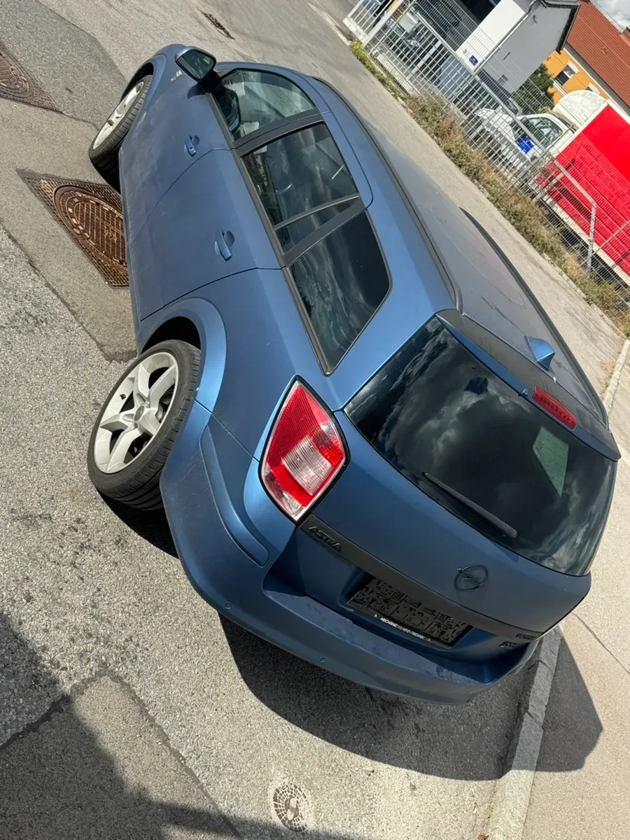 Opel Astra 2010 photo 3