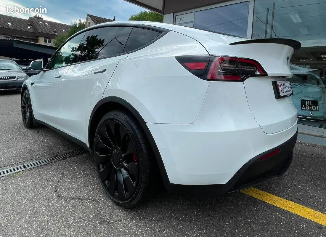Tesla Model Y 2022 photo 2