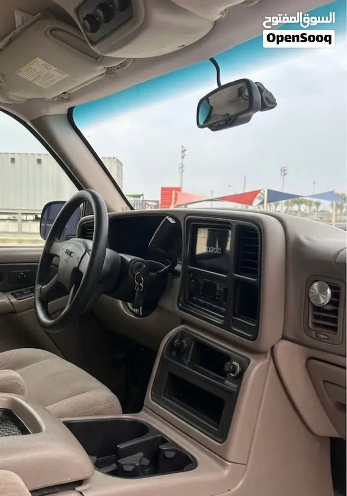 GMC Suburban 2004 photo 4