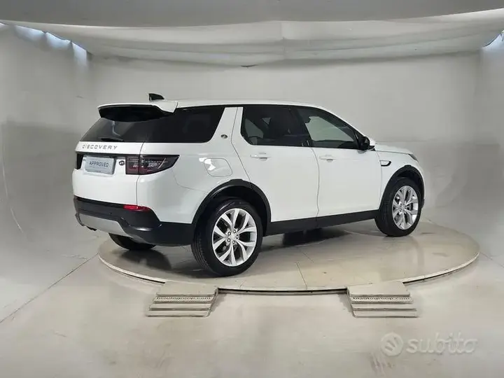 Land Rover Discovery Sport 2023 photo 2