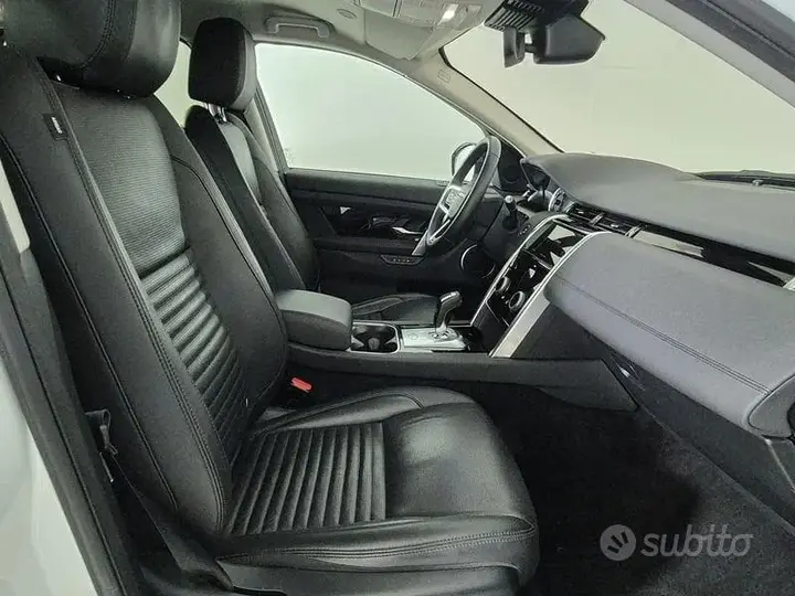 Land Rover Discovery Sport 2023 photo 3