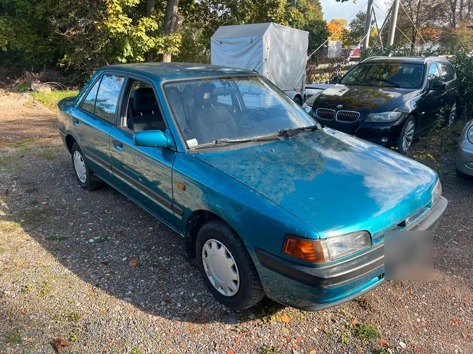 Mazda 323
