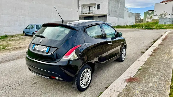Lancia Ypsilon 2015 photo 2