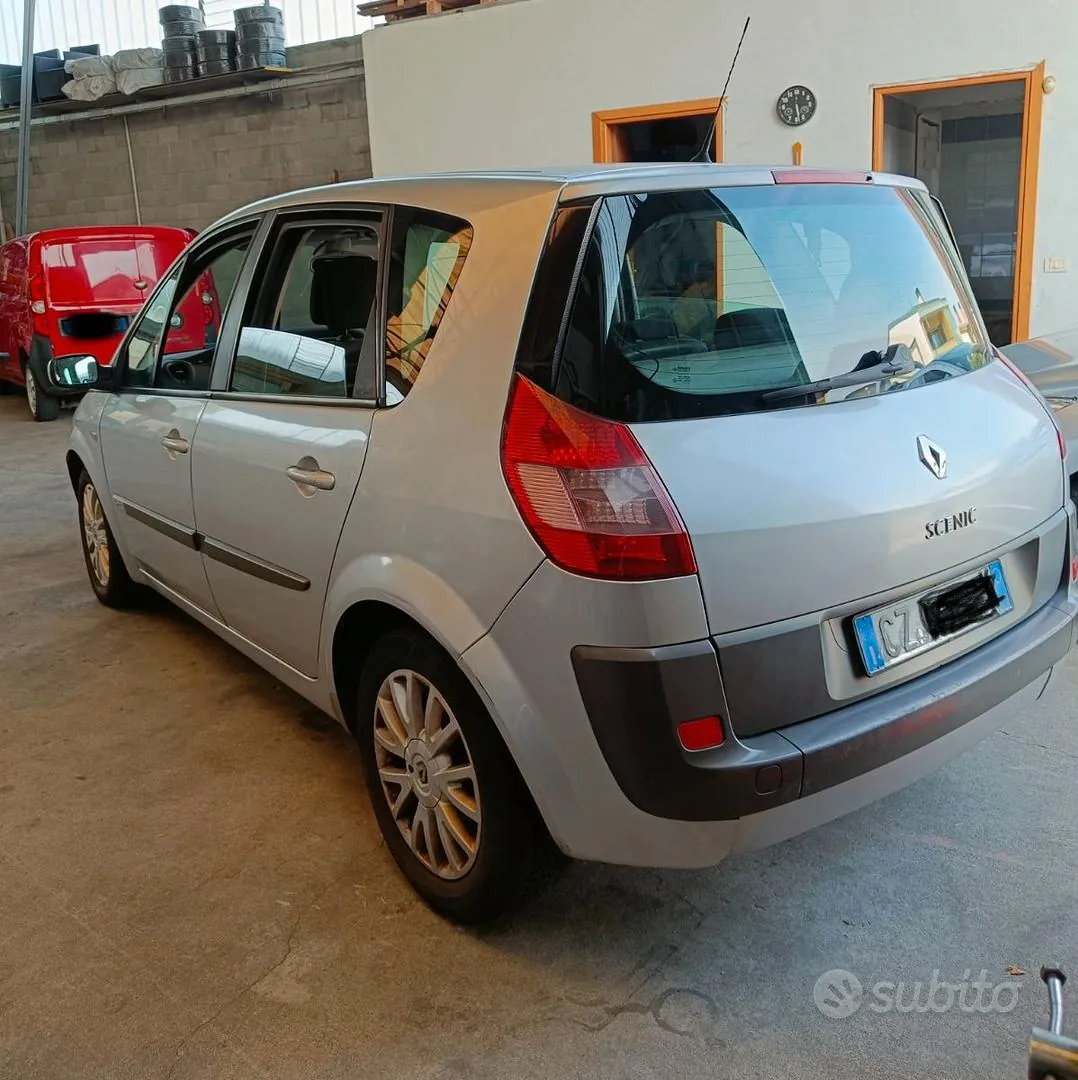 Renault Scenic 2006 photo 2