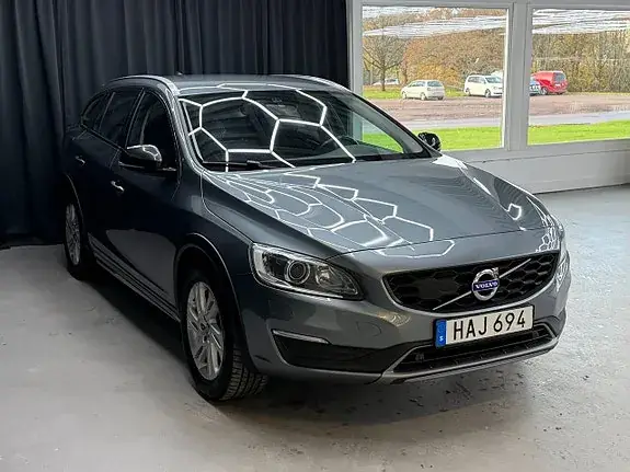 Volvo V60 Cross Country 2018 photo 2