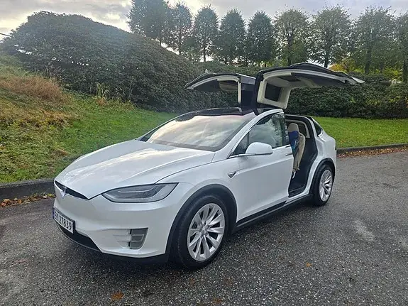 Tesla Model X 2017 photo 2
