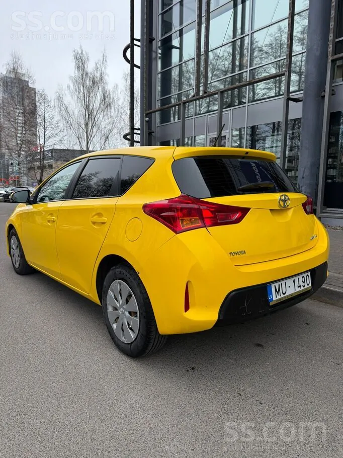 Toyota Auris 2014 photo 3
